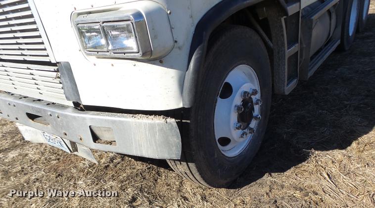 image for item DB1265 1986 Freightliner semi truck