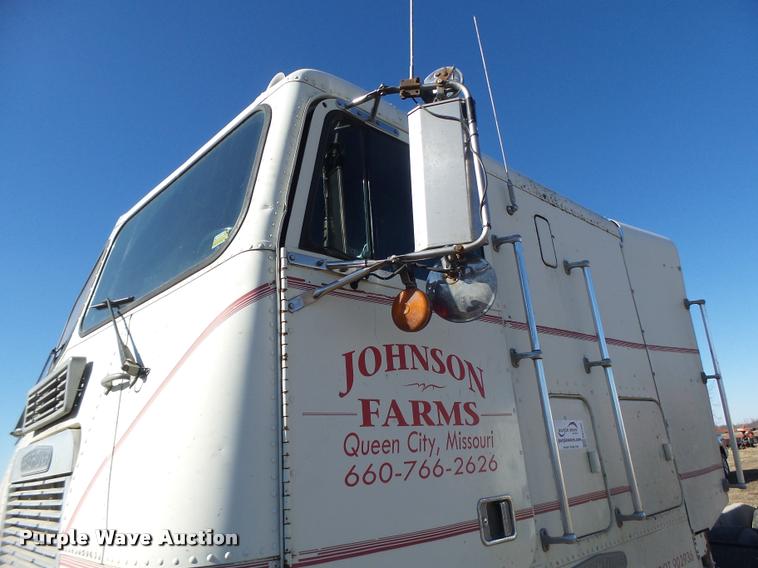 image for item DB1265 1986 Freightliner semi truck