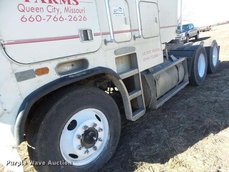 image for item DB1265 1986 Freightliner semi truck