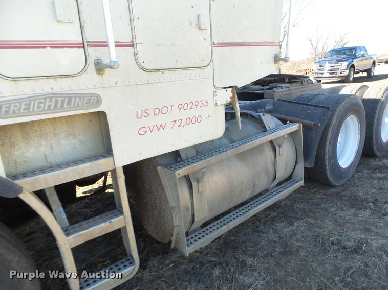 image for item DB1265 1986 Freightliner semi truck