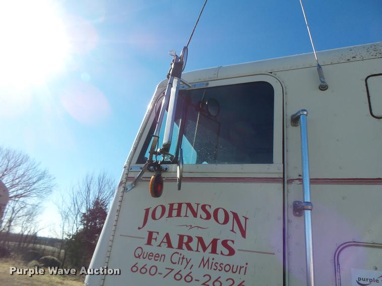 image for item DB1265 1986 Freightliner semi truck