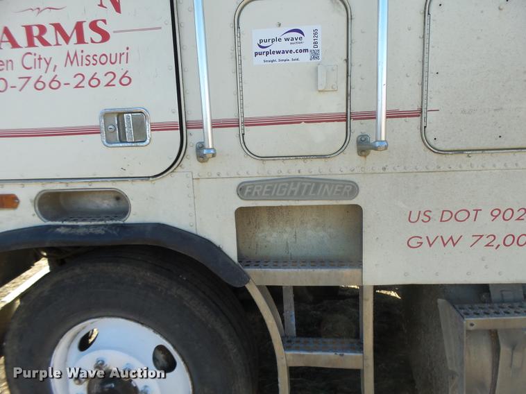 image for item DB1265 1986 Freightliner semi truck