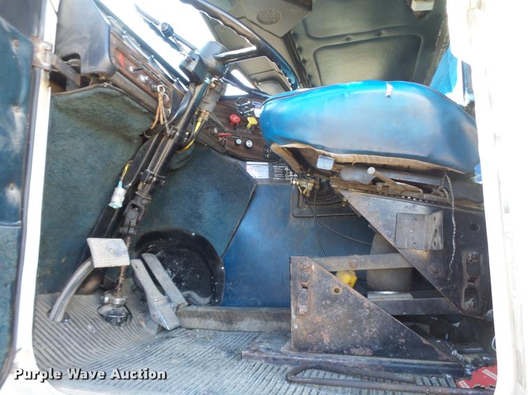 image for item DB1265 1986 Freightliner semi truck