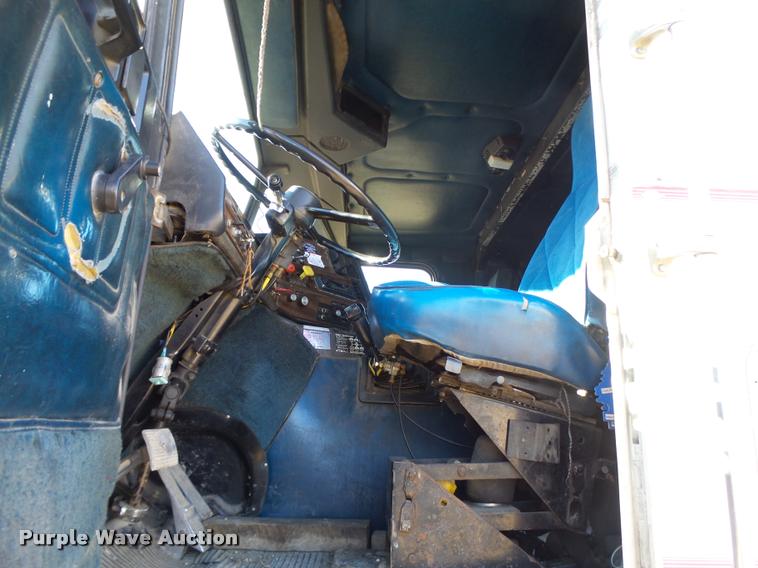 image for item DB1265 1986 Freightliner semi truck