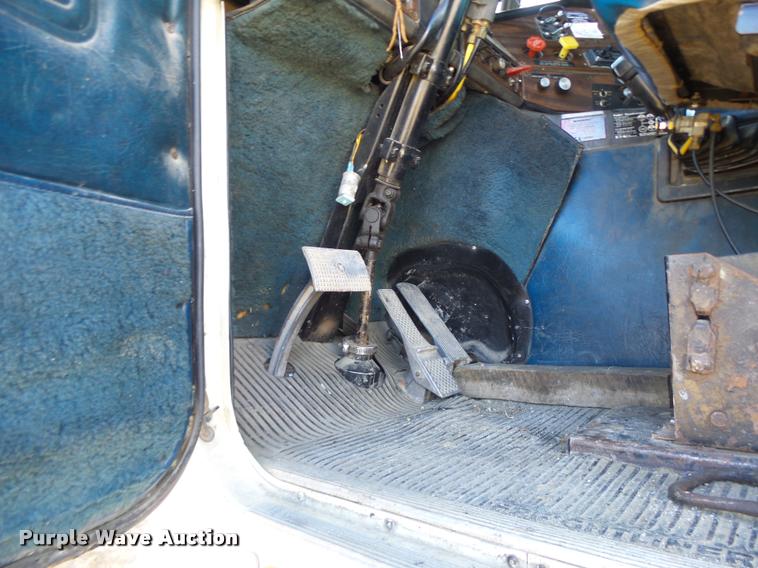 image for item DB1265 1986 Freightliner semi truck