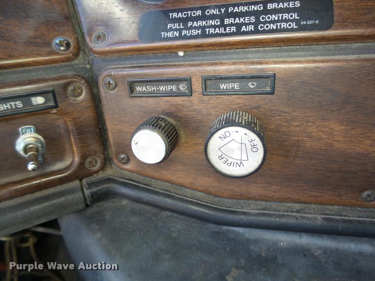 image for item DB1265 1986 Freightliner semi truck