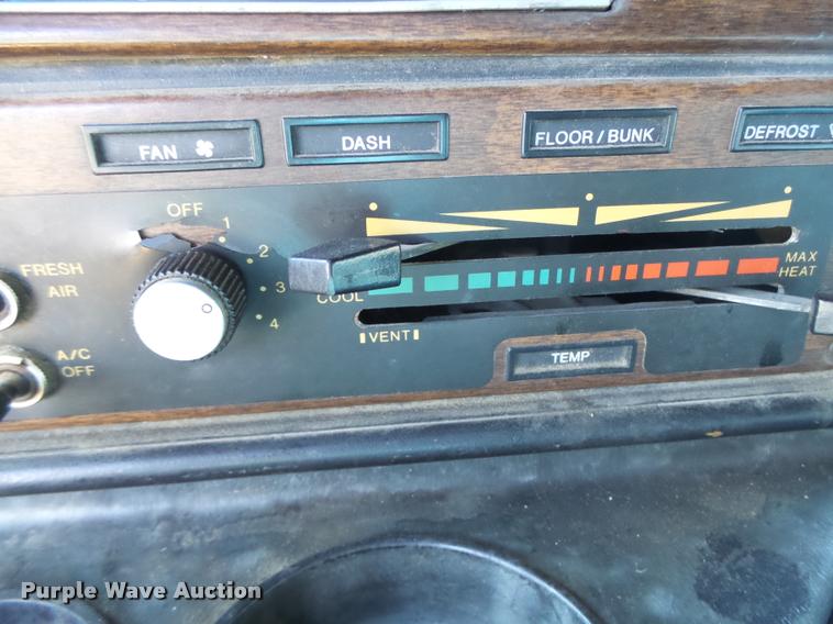 image for item DB1265 1986 Freightliner semi truck