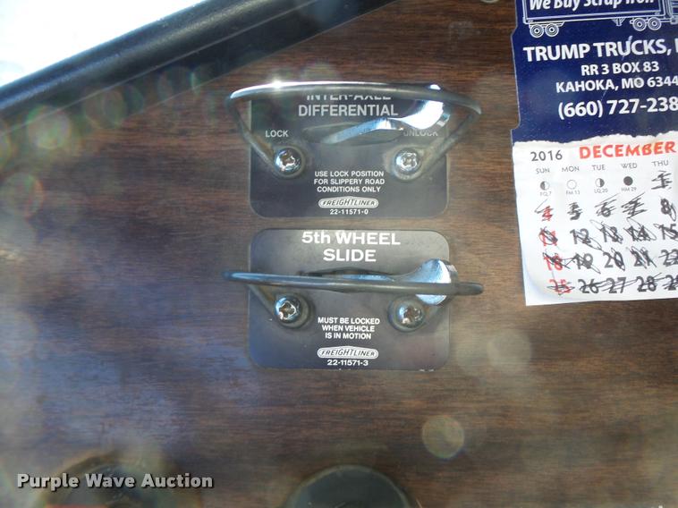 image for item DB1265 1986 Freightliner semi truck