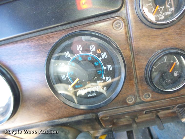 image for item DB1265 1986 Freightliner semi truck