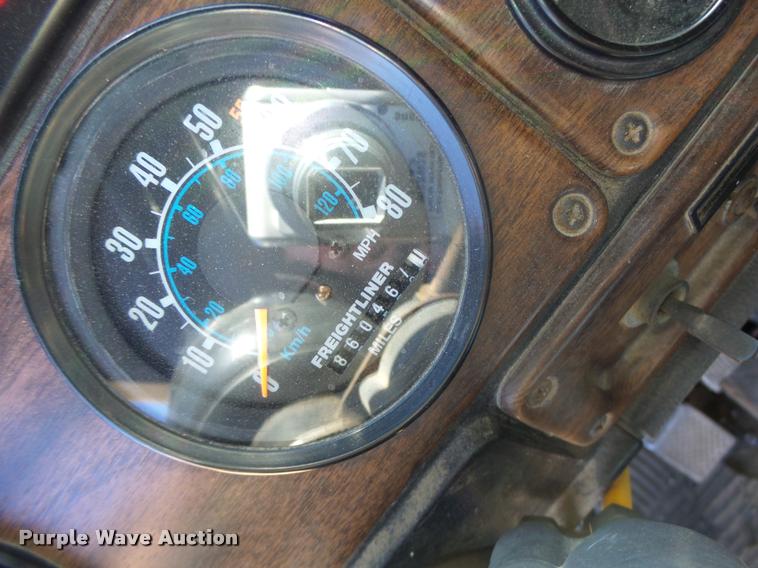 image for item DB1265 1986 Freightliner semi truck