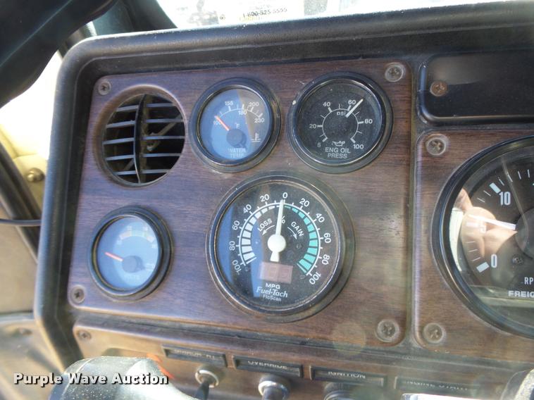 image for item DB1265 1986 Freightliner semi truck