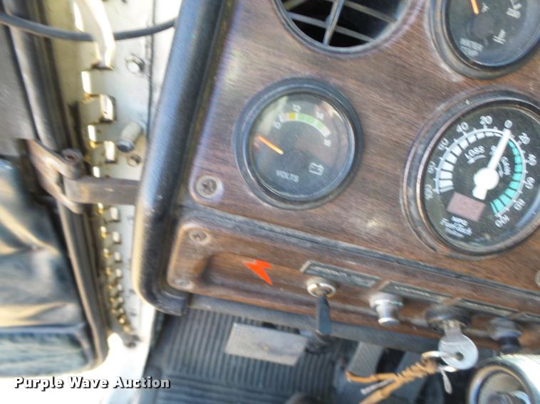 image for item DB1265 1986 Freightliner semi truck