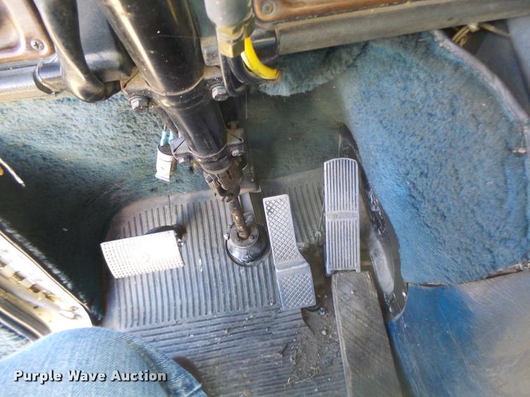 image for item DB1265 1986 Freightliner semi truck