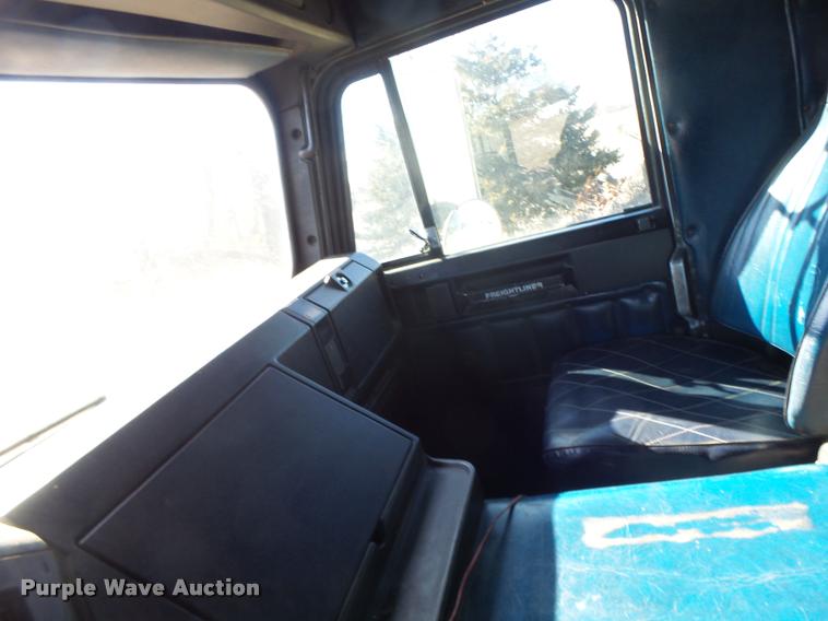 image for item DB1265 1986 Freightliner semi truck