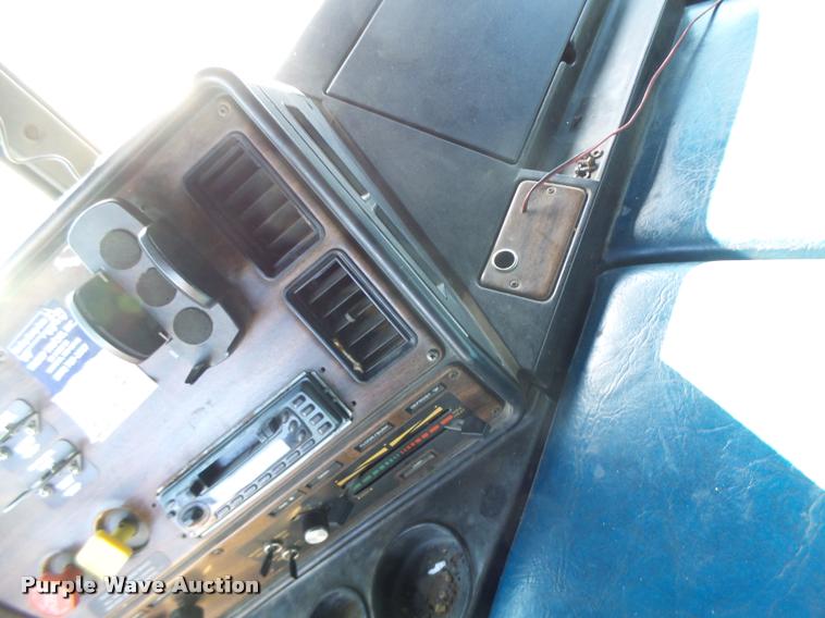 image for item DB1265 1986 Freightliner semi truck