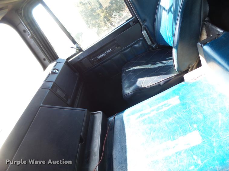 image for item DB1265 1986 Freightliner semi truck