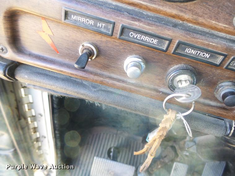 image for item DB1265 1986 Freightliner semi truck