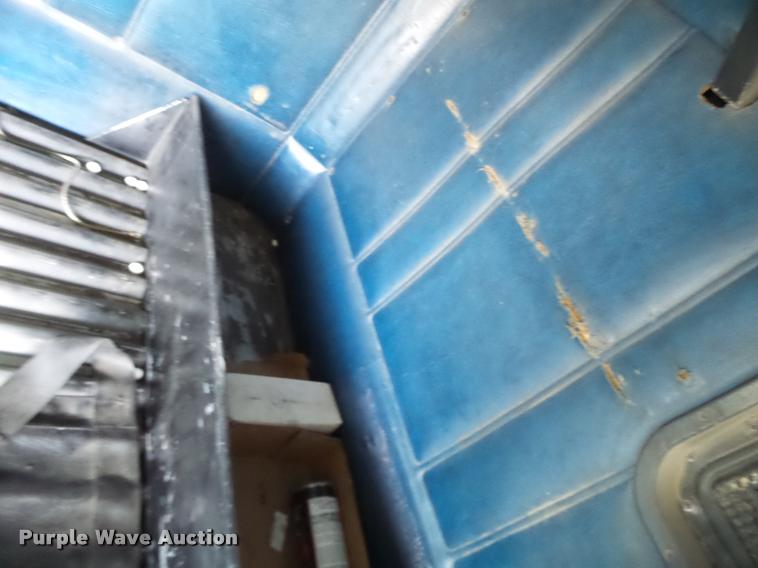 image for item DB1265 1986 Freightliner semi truck