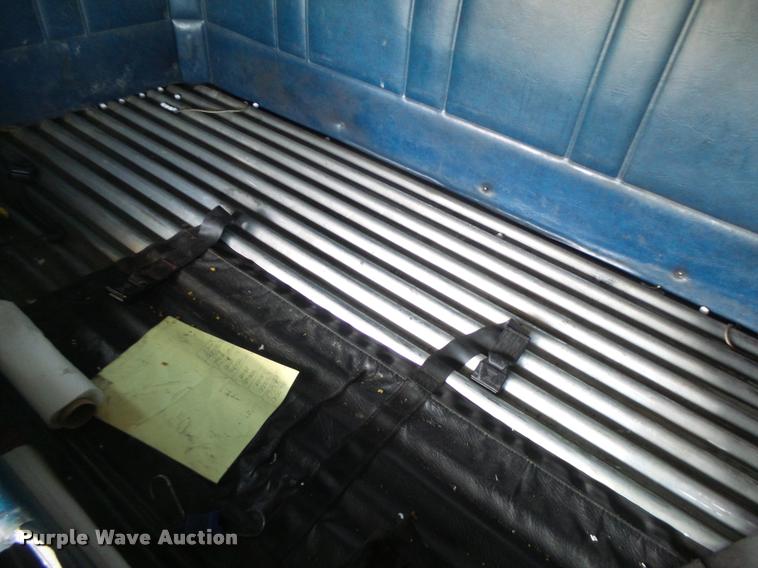 image for item DB1265 1986 Freightliner semi truck