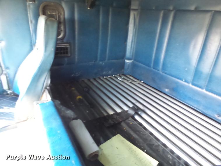 image for item DB1265 1986 Freightliner semi truck