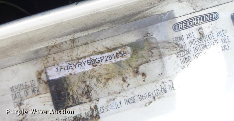 image for item DB1265 1986 Freightliner semi truck