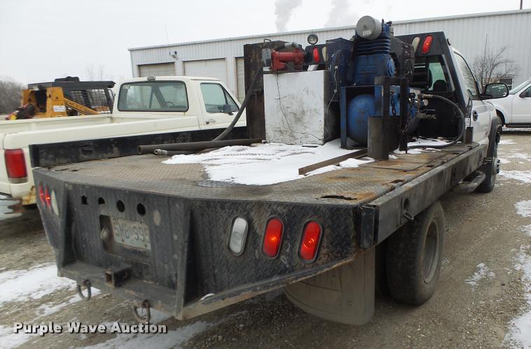 image for item DB1268 2006 Chevrolet Silverado 3500 flatbed pickup truck