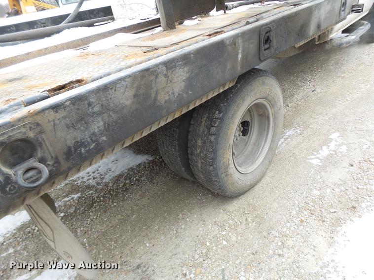 image for item DB1268 2006 Chevrolet Silverado 3500 flatbed pickup truck