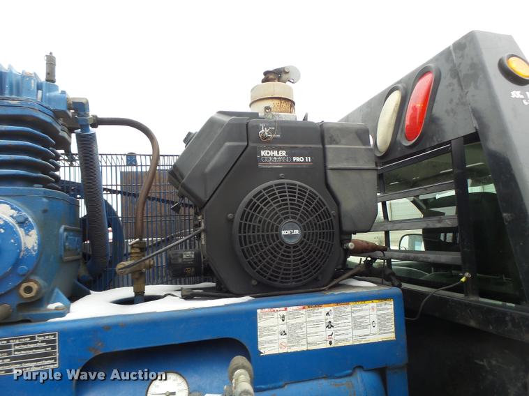 image for item DB1268 2006 Chevrolet Silverado 3500 flatbed pickup truck