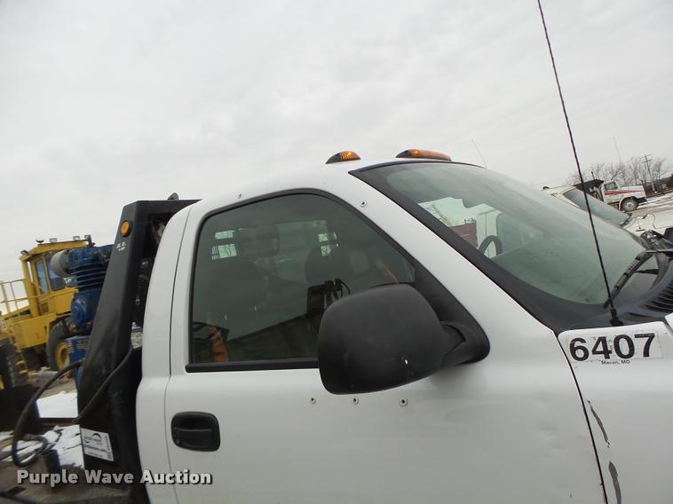 image for item DB1268 2006 Chevrolet Silverado 3500 flatbed pickup truck