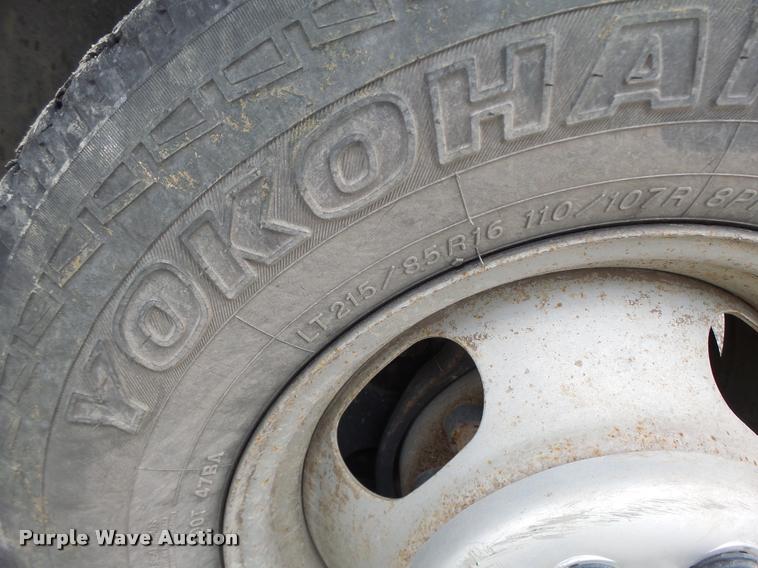 image for item DB1268 2006 Chevrolet Silverado 3500 flatbed pickup truck