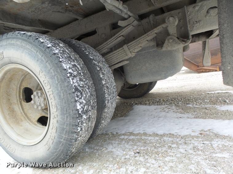 image for item DB1268 2006 Chevrolet Silverado 3500 flatbed pickup truck