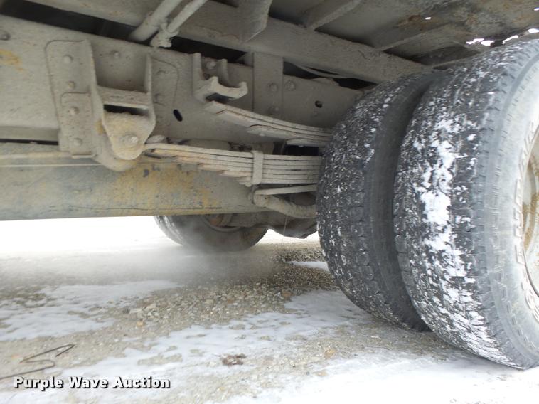 image for item DB1268 2006 Chevrolet Silverado 3500 flatbed pickup truck