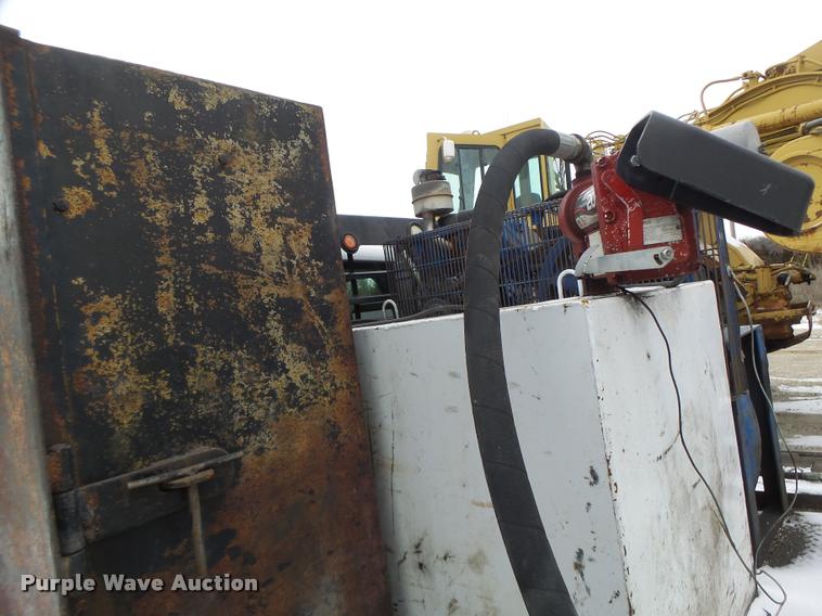 image for item DB1268 2006 Chevrolet Silverado 3500 flatbed pickup truck