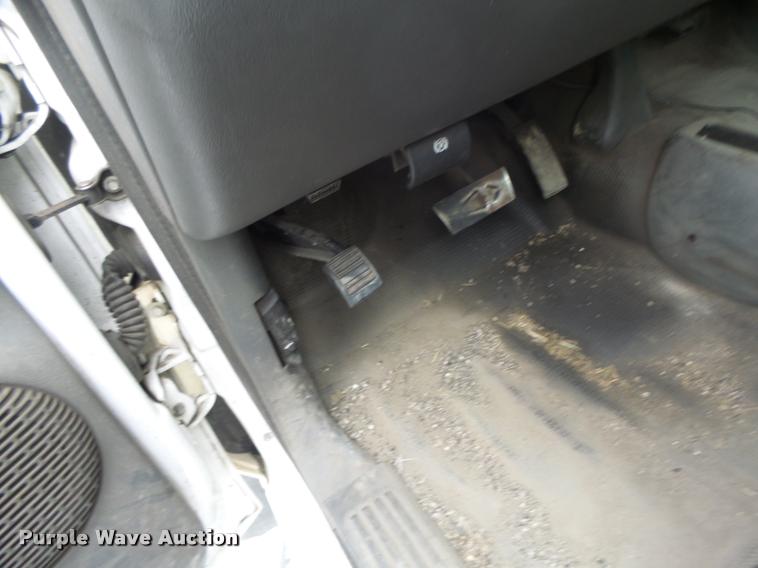 image for item DB1268 2006 Chevrolet Silverado 3500 flatbed pickup truck