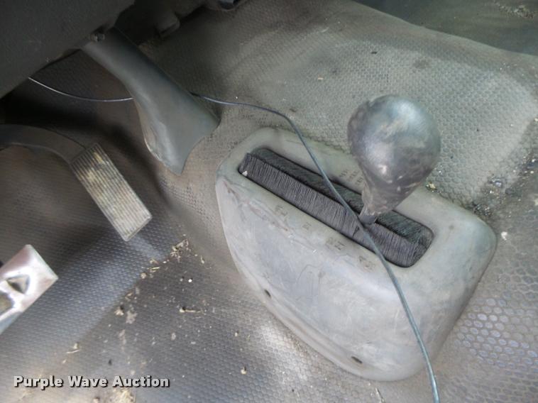 image for item DB1268 2006 Chevrolet Silverado 3500 flatbed pickup truck