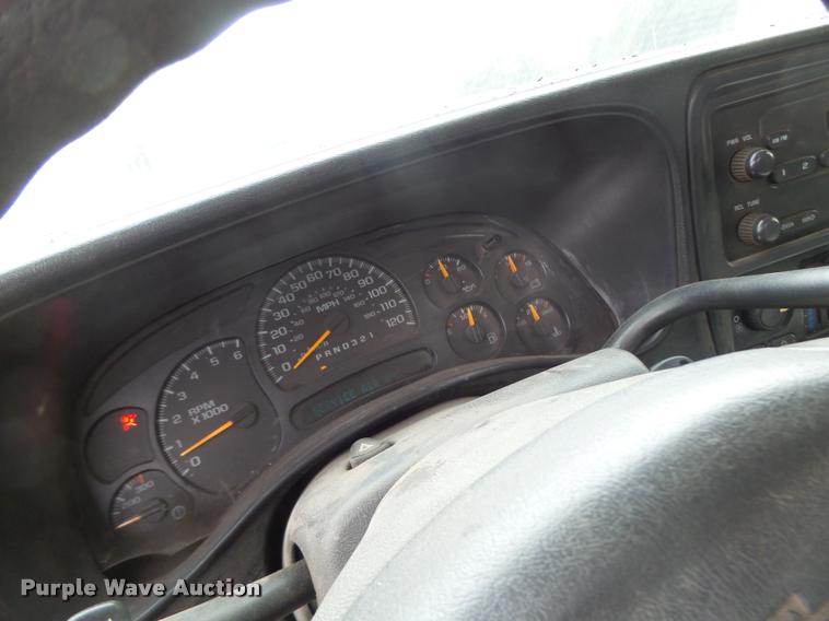 image for item DB1268 2006 Chevrolet Silverado 3500 flatbed pickup truck