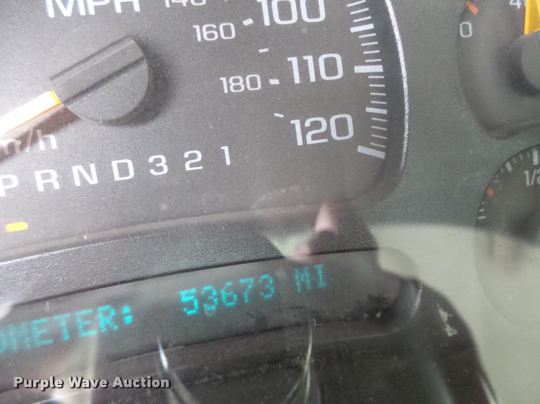 image for item DB1268 2006 Chevrolet Silverado 3500 flatbed pickup truck