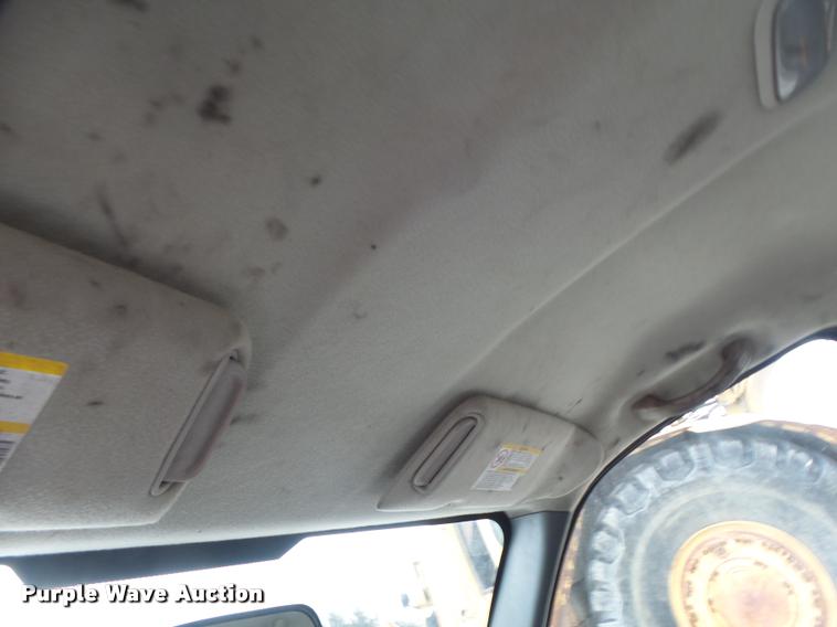 image for item DB1268 2006 Chevrolet Silverado 3500 flatbed pickup truck