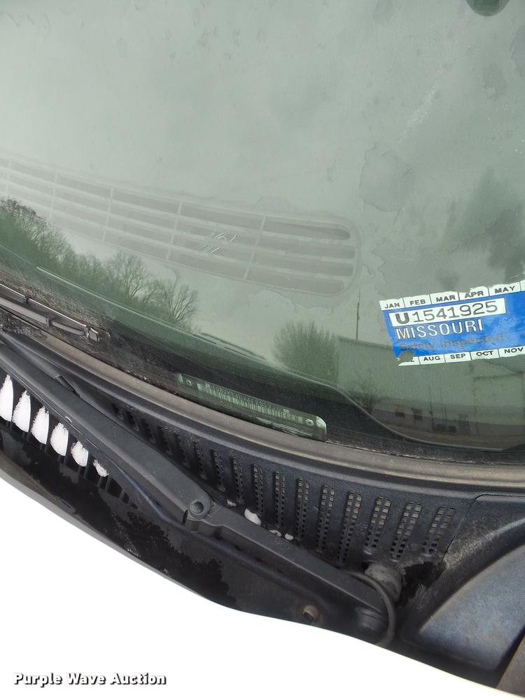 image for item DB1268 2006 Chevrolet Silverado 3500 flatbed pickup truck