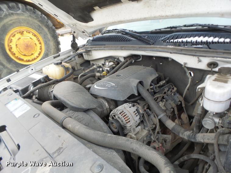 image for item DB1268 2006 Chevrolet Silverado 3500 flatbed pickup truck