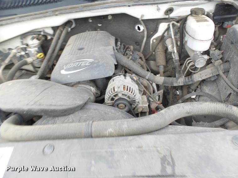 image for item DB1268 2006 Chevrolet Silverado 3500 flatbed pickup truck