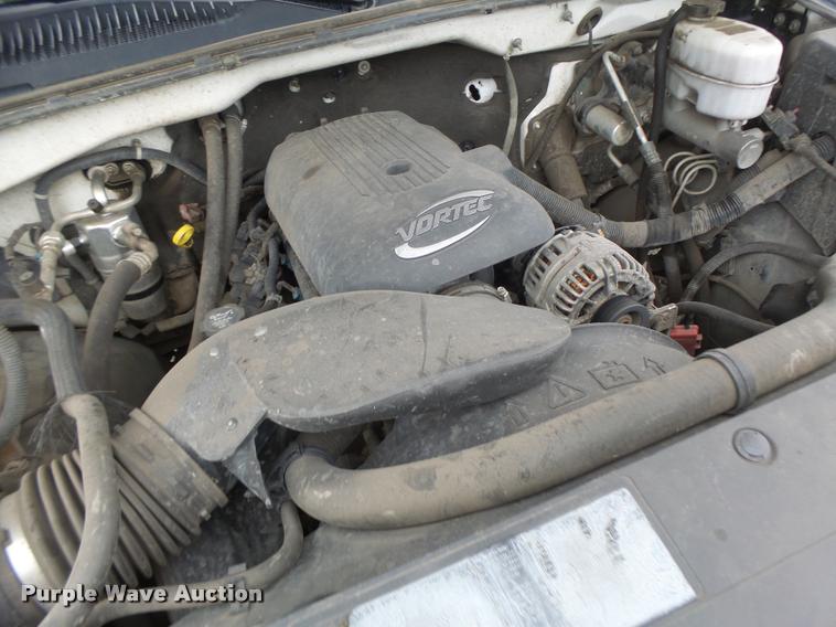 image for item DB1268 2006 Chevrolet Silverado 3500 flatbed pickup truck