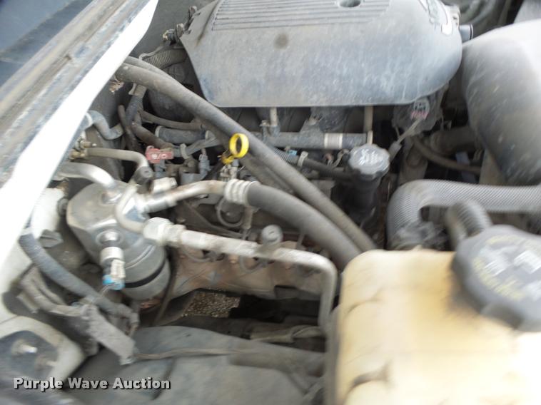 image for item DB1268 2006 Chevrolet Silverado 3500 flatbed pickup truck