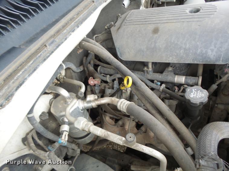 image for item DB1268 2006 Chevrolet Silverado 3500 flatbed pickup truck