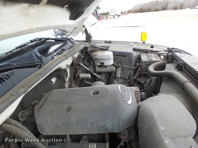 image for item DB1268 2006 Chevrolet Silverado 3500 flatbed pickup truck