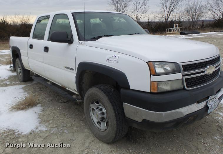 image for item DB1270 2006 Chevrolet Silverado 2500HD Crew Cab pickup truck