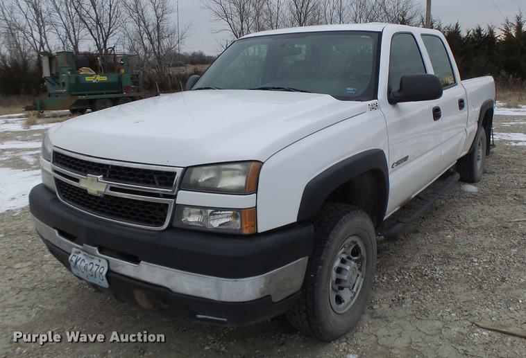 image for item DB1270 2006 Chevrolet Silverado 2500HD Crew Cab pickup truck