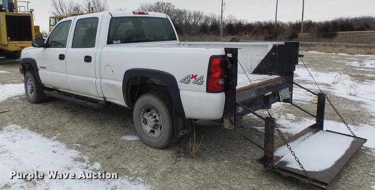 image for item DB1270 2006 Chevrolet Silverado 2500HD Crew Cab pickup truck