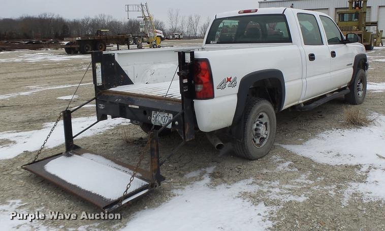 image for item DB1270 2006 Chevrolet Silverado 2500HD Crew Cab pickup truck