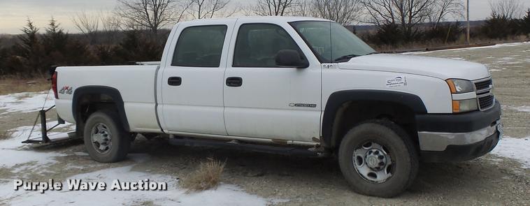 image for item DB1270 2006 Chevrolet Silverado 2500HD Crew Cab pickup truck